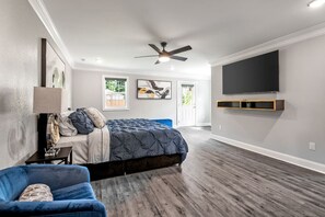 4 bedrooms, iron/ironing board, free WiFi, bed sheets