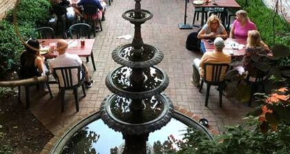 Fenced Yard, Swing Set: Pawfect for Family & Dogs!