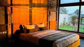 Deluxe Room, Garden View | Blackout curtains, iron/ironing board, free WiFi