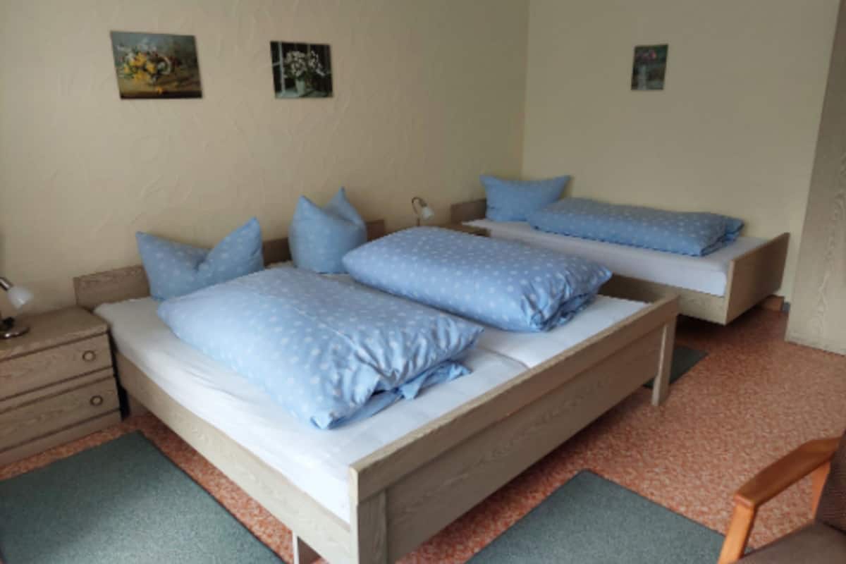 Cunas, wifi gratis y ropa de cama