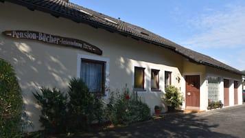 Fachada de la propiedad