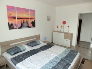 2 bedrooms, free WiFi, bed sheets - Apartment 'Ferienwohnung Randowtal-Schmölln' with Shared Garden and Wi-Fi (Randowtal)