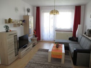 TV, DVD player, stereo - Apartment 'Ferienwohnung Schlieben' with Balcony and Wi-Fi (Schlieben)