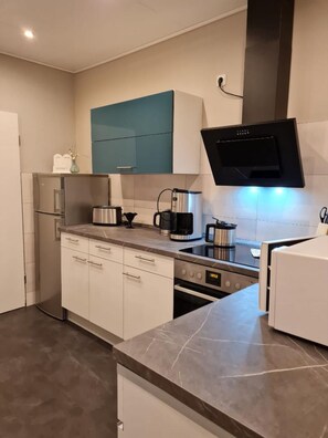 Fridge, microwave, oven, stovetop