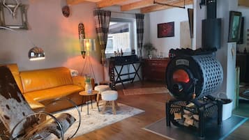 Televisión y chimenea