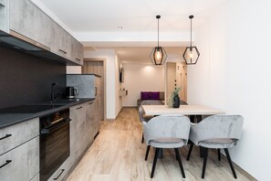 Køleskab, ovn, kogeplade, opvaskemaskine