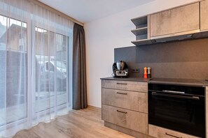 Réfrigérateur, four, plaque de cuisson, lave-vaisselle