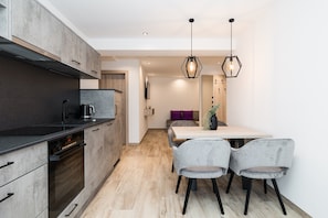 Kühlschrank, Ofen, Herdplatte, Geschirrspüler