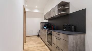 Køleskab, ovn, kogeplade, opvaskemaskine