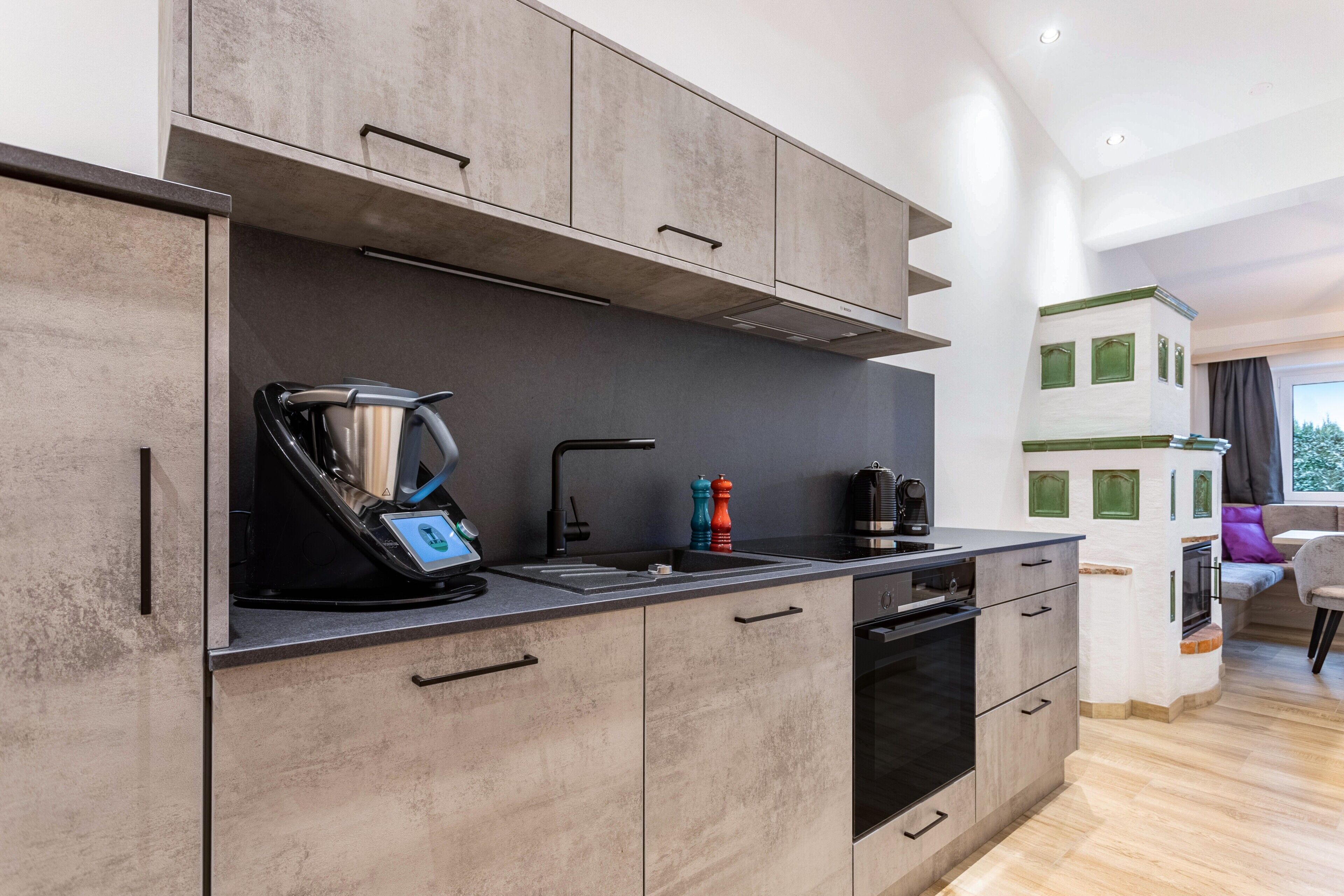 Frigorífico, horno, placa de cocina y lavavajillas