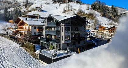 Apartment "Grauzone Grossarl App. Nr. 3 Sun" with Mountain View, Private Terrace and Wi-Fi