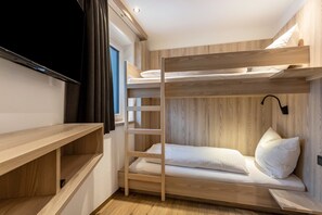 3 bedrooms, free WiFi, bed sheets