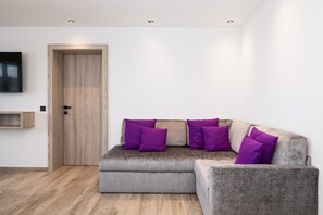 TV - Apartment "Grauzone Grossarl Nr. 5 Mountain" with Mountain View, Private Terrace and Wi-Fi (Großarl)