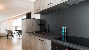 Réfrigérateur, four, plaque de cuisson, lave-vaisselle