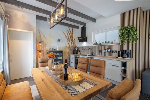 Holiday Home 'Ferienhaus Seepanorama - Marina Mücheln' with Lake View, Private Terrace and Wi-Fi