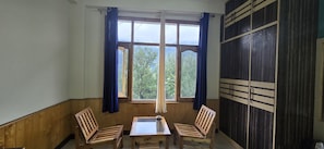 Deluxe Room, Balcony, City View | Soundproofing, bed sheets - The Candy Cottage By GRB (Manali)