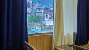 デラックス ルーム バルコニー シティビュー | 防音設備、ベッドシーツ
