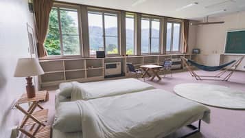 Decoración personalizada, muebles diferentes y escritorio