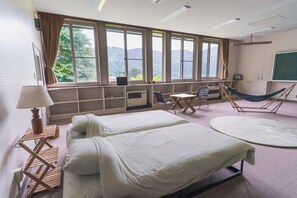 Firemannsrom – deluxe, fjellutsikt | Individuelt dekorert, individuelt innredet og skrivebord