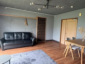 Departamento básico, aire acondicionado | Área de sala de estar | Juguetes