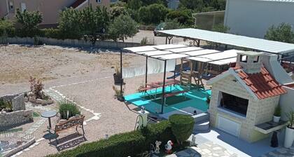 Spacious 5-bedroom villa in charming Šibenik with swimming pool, mini wellness