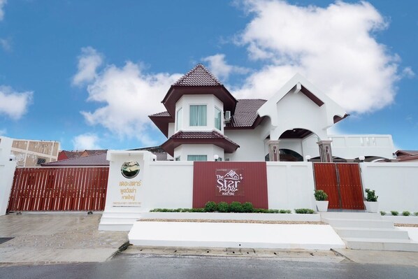 Front of property - The Star Pool Villa Hatyai (Hat Yai)