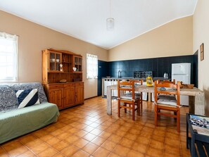 Interior - Beautiful private villa for 4 guests with TV, balcony, pets allowed and panoramic view (Diano San Pietro)