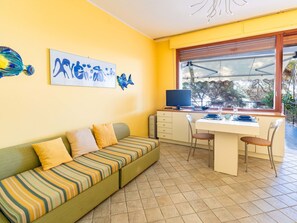 Living area - Nice apartment for 4 guests with WIFI, balcony and panoramic view (Cervo)
