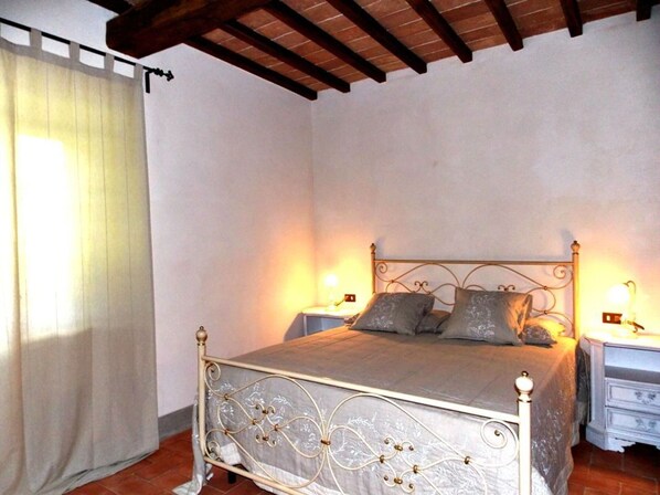2 bedrooms, travel cot, free WiFi - Nice apartment for 5 guests with WIFI, pool, TV and pets allowed (Carbonile)