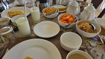 Bao gồm bữa sáng buffet hàng ngày