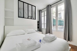 1 habitación, escritorio, tabla de planchar con plancha y wifi gratis 