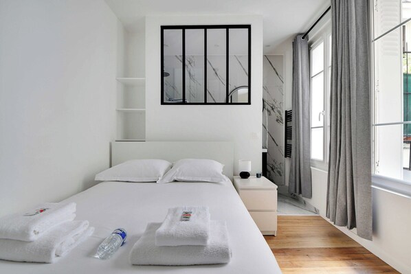 1 bedroom, desk, iron/ironing board, free WiFi - Charming apartment -1BR-4P- Gare Montparnasse (Paris)