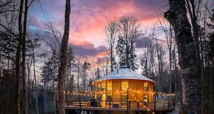 Mount Snow Yurt: Hot Tub~Wood Stove~WiFi~EVcharger