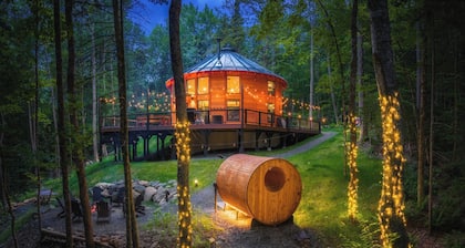 Mount Snow Yurt: Hot Tub~Wood Stove~WiFi~EVcharger