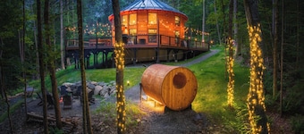 Mount Snow Yurt: Hot Tub~Wood Stove~WiFi~EVcharger