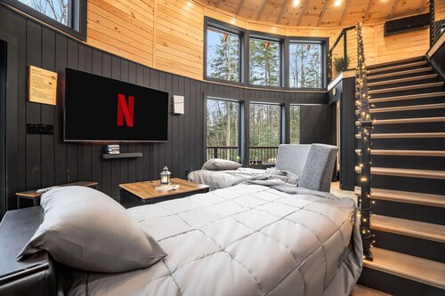 Mount Snow Yurt: Hot Tub~Wood Stove~WiFi~EVcharger