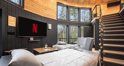 Mount Snow Yurt: Hot Tub~Wood Stove~WiFi~EVcharger