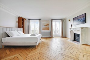 4 Schlafzimmer, Schreibtisch, Bügeleisen/Bügelbrett, Reisekinderbett