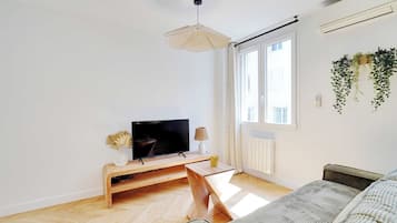 Una Smart TV, una oficina