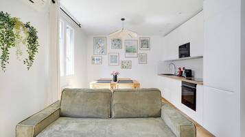 Una Smart TV, una oficina