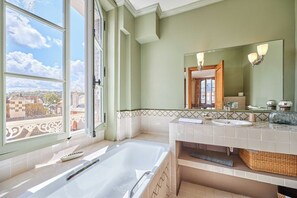 Een douche, handdoeken