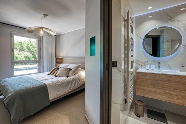 2 bedrooms, desk, iron/ironing board, free WiFi