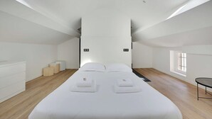 A modern, minimalist bedroom with a large bed, skylights, and a small window. - Superb apartment - 1BD/4P - Aubervilliers (Aubervilliers)