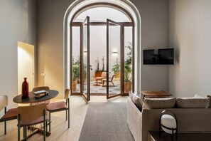 Smart TV - Mercer Residences Sevilla (Seville)