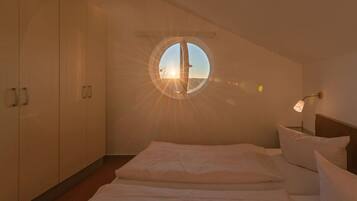 Travel crib, WiFi