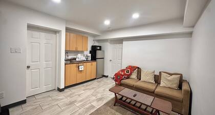 Private Retreat – Walk to Beach | Lake | Stores |Dining