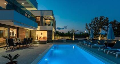 Villa Nina in Croatia Near the Adriatic Coast