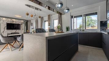 Villa | Eigene Küche | Hochstuhl