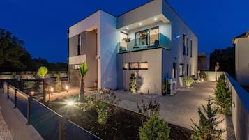 Villa | Exterior