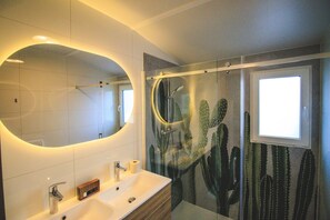 Shower - Modern holiday home with infrared sauna (Slagharen)